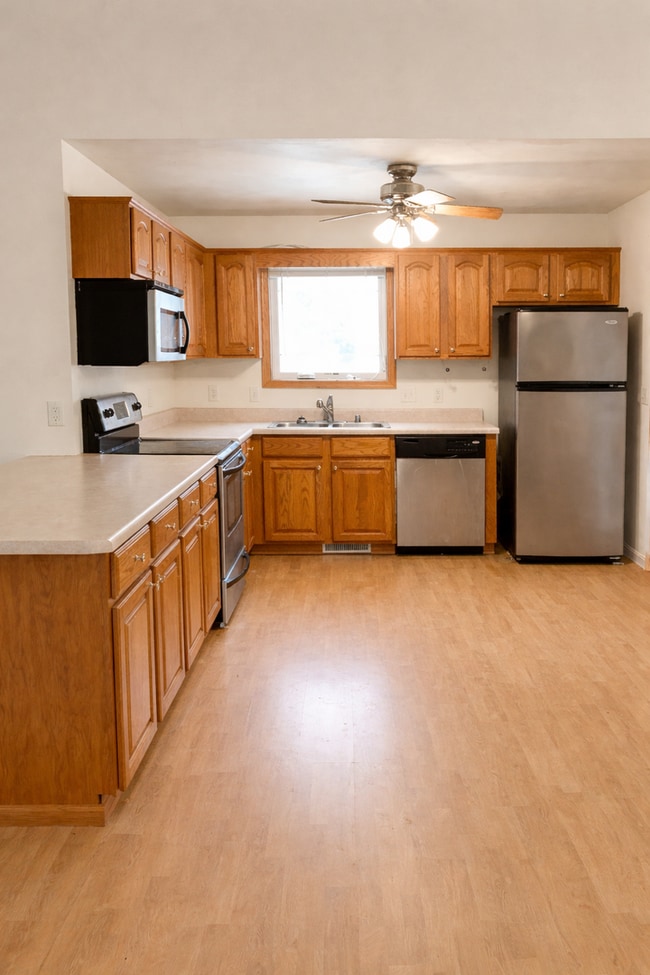 1031-1033 Pleasant View Ln in Little Chute, WI - Building Photo - Building Photo