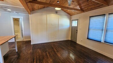 1614 N Lynn St in Taylor, TX - Building Photo - Building Photo