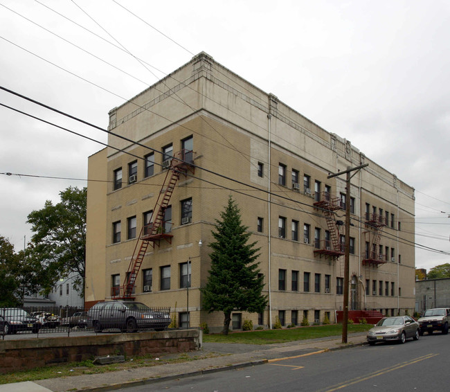 Stanford Manor in Passaic, NJ - Foto de edificio - Building Photo