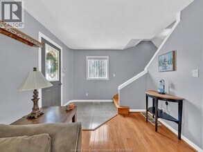 8060 HANDY in Windsor, ON - Foto de edificio - Building Photo