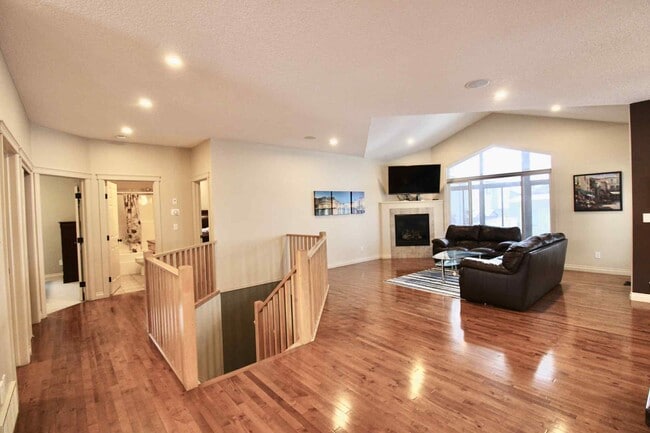 9002 Lakeshore Dr in Grande Prairie, AB - Building Photo - Building Photo