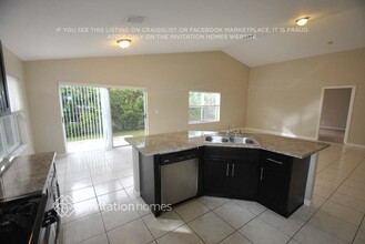 1010 Cape Cod Terrace in Greenacres, FL - Building Photo - Building Photo