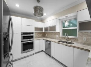 1705 SW 102nd Ct, Unit 1 in Miami, FL - Foto de edificio - Building Photo