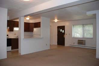 Stonehenge Apartments in Natrona Heights, PA - Foto de edificio - Interior Photo