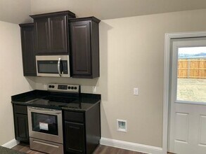 1402 Warringwood Dr in Greenville, TX - Building Photo - Building Photo
