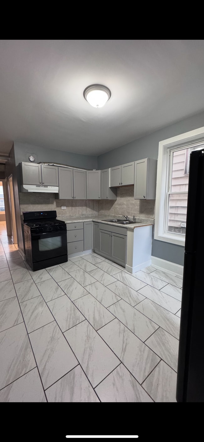 3313 W 38th Pl, Unit 1