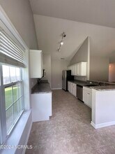 145 Spring Leaf Ln in Jacksonville, NC - Building Photo - Building Photo