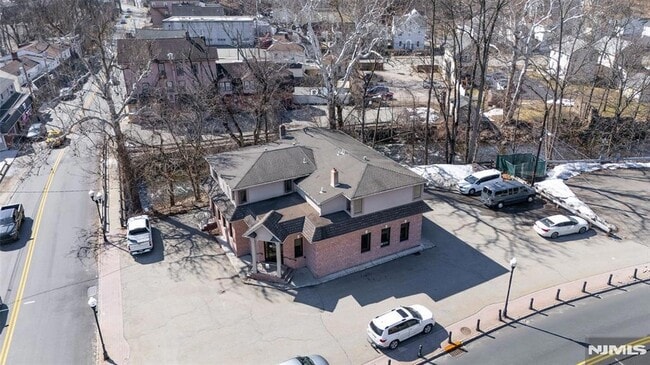 146 Main St, Unit 3 in Bloomingdale, NJ - Foto de edificio - Building Photo