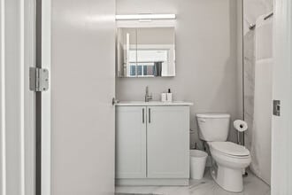 916 N Delaware Ave in Philadelphia, PA - Building Photo - Building Photo