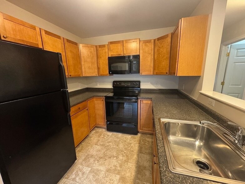 86 Endicott St, Unit D in Peabody, MA - Building Photo