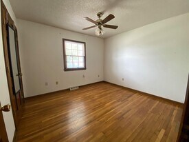 3847 S Canterbury Pl in Independence, MO - Building Photo