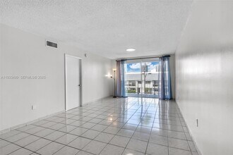 3716 NE 168th St in North Miami Beach, FL - Building Photo - Building Photo