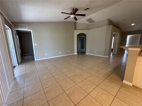 943 Grafton St in Lehigh Acres, FL - Foto de edificio - Building Photo