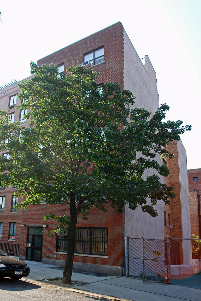 424 W 53rd St in New York, NY - Foto de edificio - Building Photo