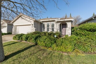 2805 Tree Swallow Cir in Elk Grove, CA - Building Photo - Building Photo
