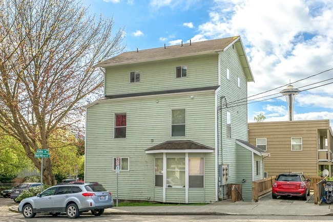 Queen Anne Apartments in Seattle, WA - Building Photo - Building Photo