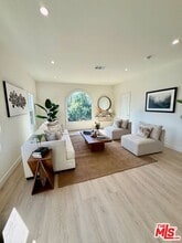 900 N Alfred St in Los Angeles, CA - Building Photo - Building Photo