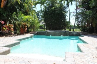 3501 Collonade Dr in Wellington, FL - Building Photo - Building Photo