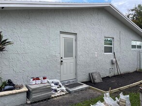 11940 NW 29th St in Sunrise, FL - Building Photo - Building Photo