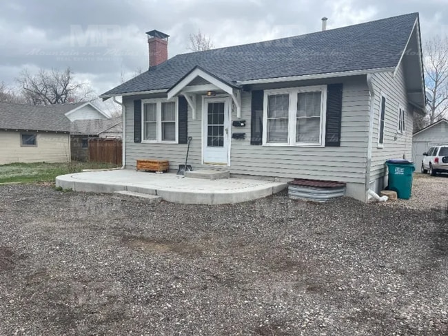 property at 610 S Loomis Ave