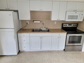 3375 SW 28th St in Miami, FL - Building Photo - Building Photo