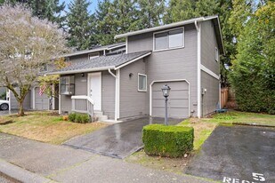 11254 NE 131st Ln in Kirkland, WA - Building Photo