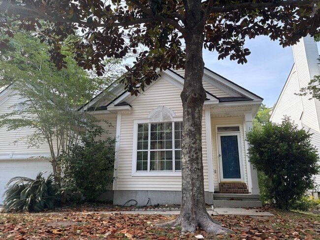 1715 Crystal Lake Dr in Charleston, SC - Foto de edificio - Building Photo