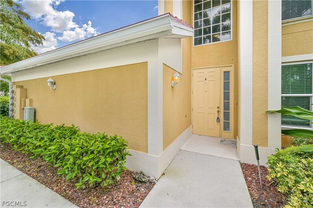 3221 Sea Haven Ct in North Fort Myers, FL - Building Photo