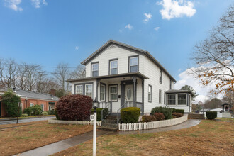 208 Boston St in Guilford, CT - Building Photo - Building Photo