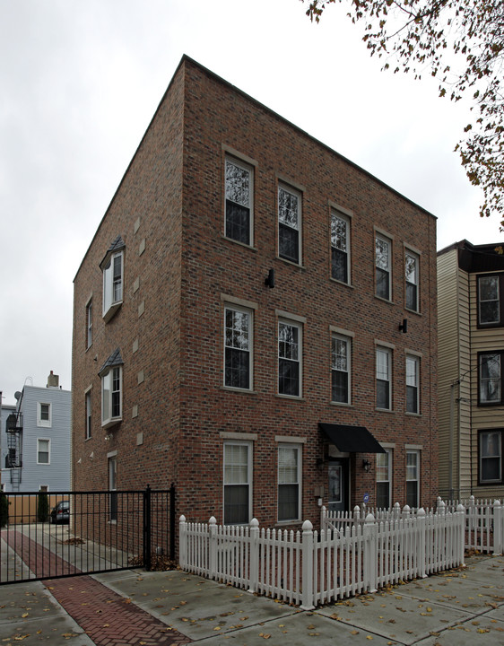 47 Washburn St in Jersey City, NJ - Building Photo