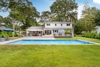 16 Nautilus Dr in Hampton Bays, NY - Building Photo - Building Photo