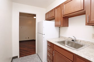 Amberson Gardens in Pittsburgh, PA - Building Photo - Interior Photo
