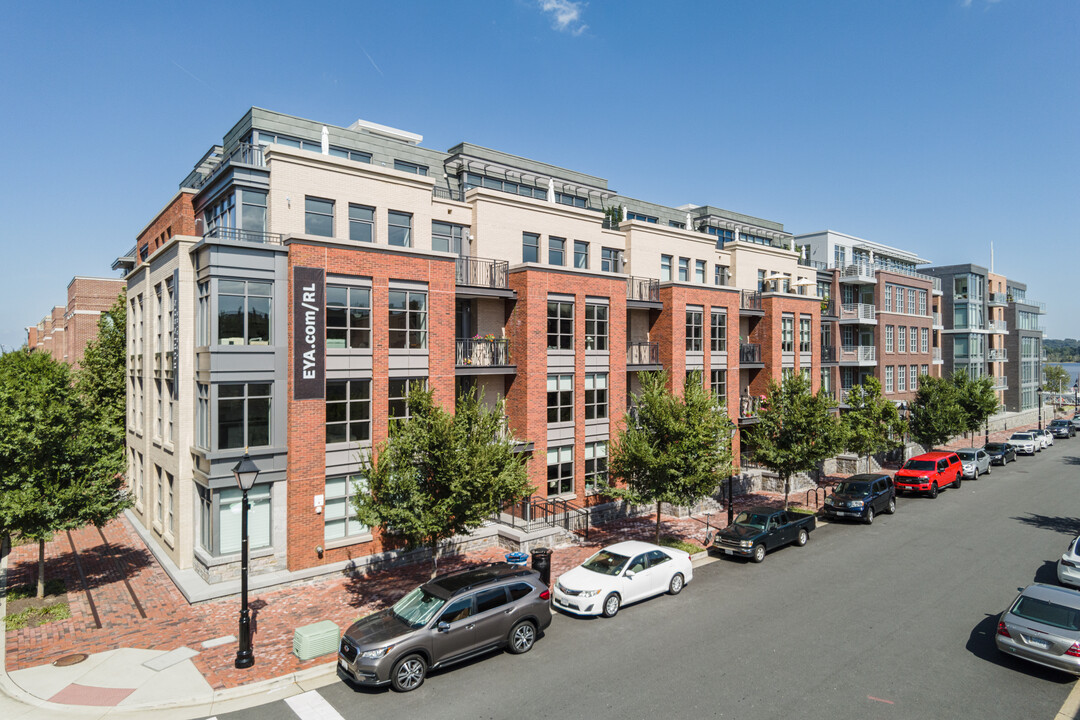 Robinson Landing in Alexandria, VA - Building Photo