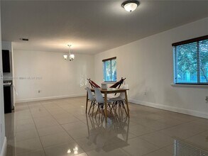 513 NW 77th St-Unit -513 in Miami, FL - Building Photo - Building Photo