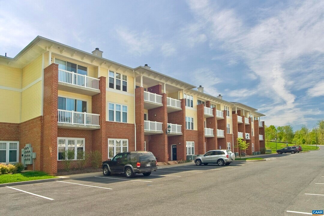 921 Catalpa Terrace in Charlottesville, VA - Building Photo