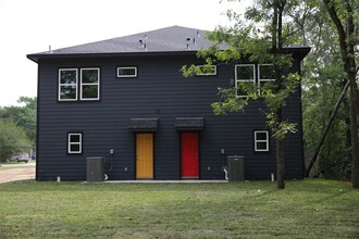 112 Turner St in Conroe, TX - Building Photo - Building Photo