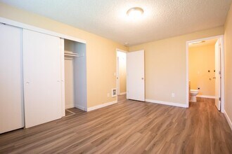 3542 NE Division St in Gresham, OR - Building Photo - Building Photo