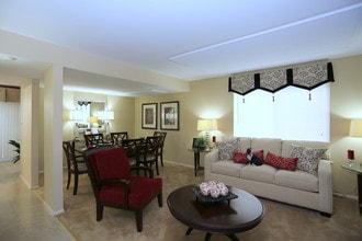 Howard Hills Townhomes in Savage, MD - Building Photo - Interior Photo