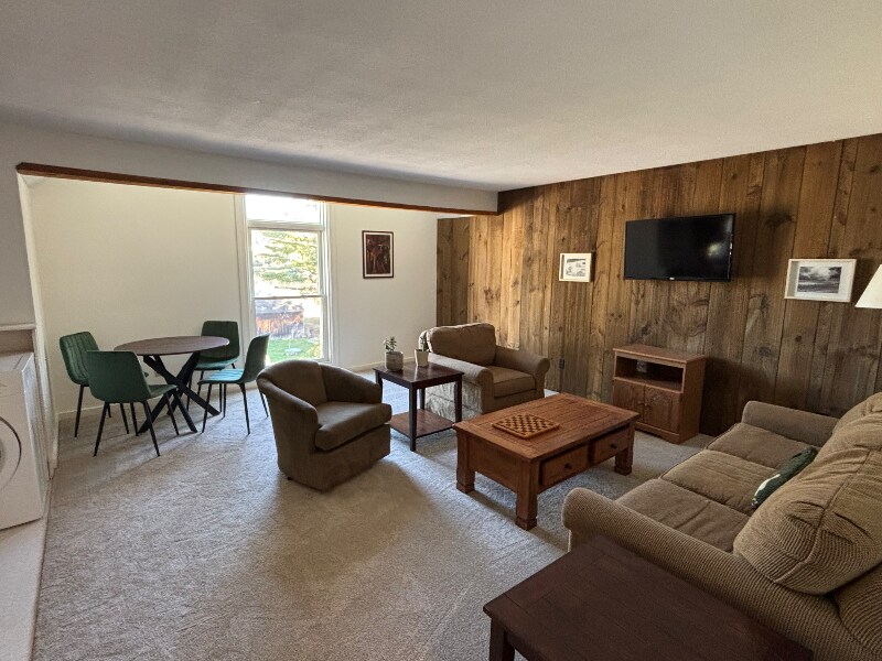 21 S Access Rd in Dover, VT - Building Photo