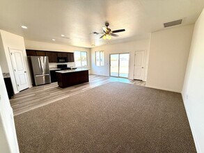 3314 Charleston Ct in Kingman, AZ - Building Photo - Building Photo