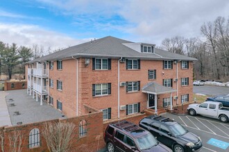 Meenmore Condominiums in Boxborough, MA - Building Photo - Building Photo