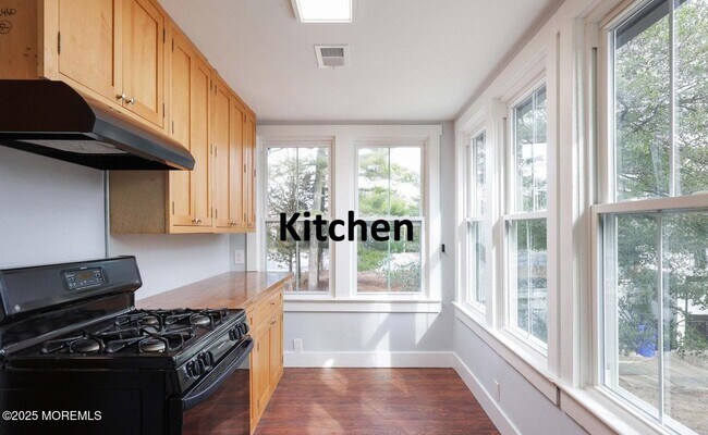 13 Memorial Pkwy-Unit -2 in Atlantic Highlands, NJ - Building Photo - Building Photo