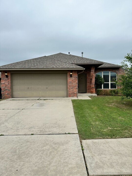 705 SW 44th St in Moore, OK - Building Photo