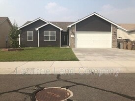 1219 E Symons St in Laramie, WY - Building Photo