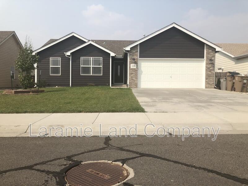 1219 E Symons St in Laramie, WY - Building Photo