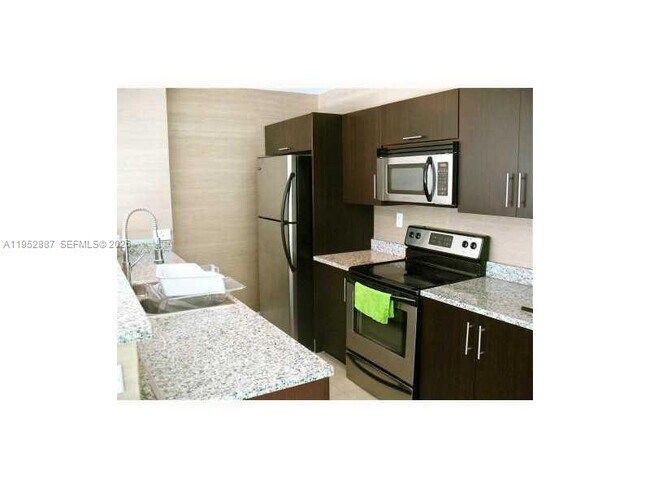 2694 Inagua Ave, Unit 303 in Miami, FL - Building Photo - Building Photo