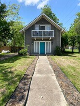 105 Moss St in College Station, TX - Building Photo - Building Photo