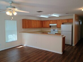 7408 Mead Dr, Unit 7408 Mead dr in Spring Hill, FL - Foto de edificio - Building Photo