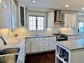 24 1/2 Stockholm St in Newport, RI - Building Photo - Building Photo