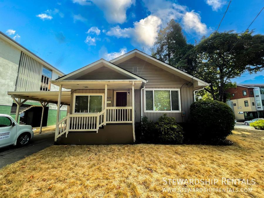 1389 Ferry St in Eugene, OR - Building Photo